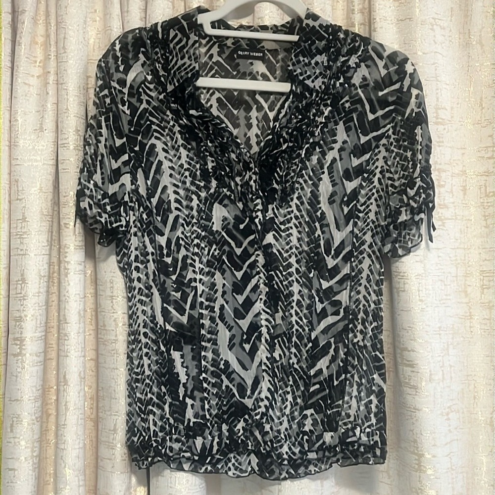 Gerry Weber Blouse Women Size 10 Black White Sequin Plissé Abstract Mob Wife